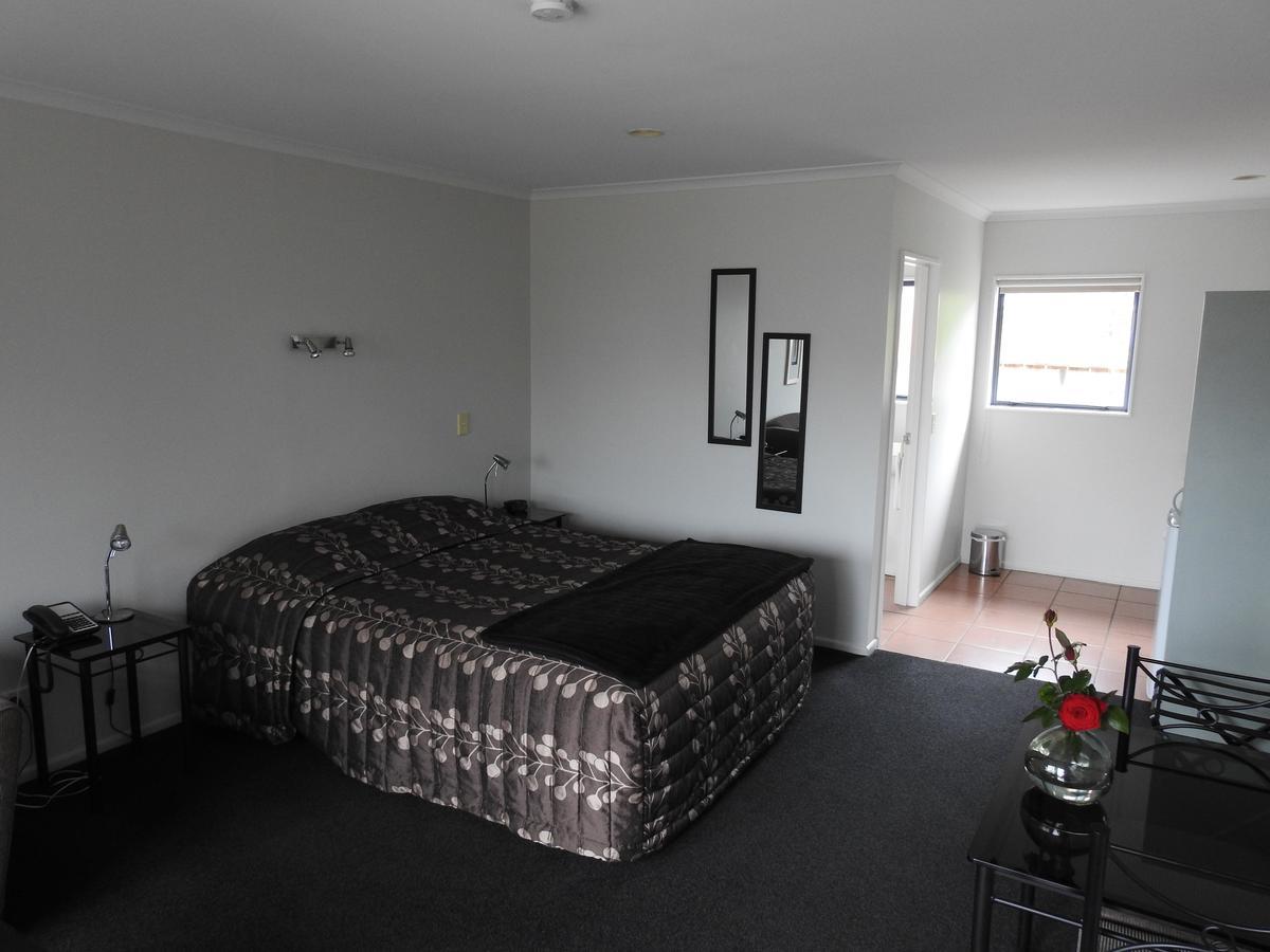 Tudor Lodge Motel Hawera Exterior foto