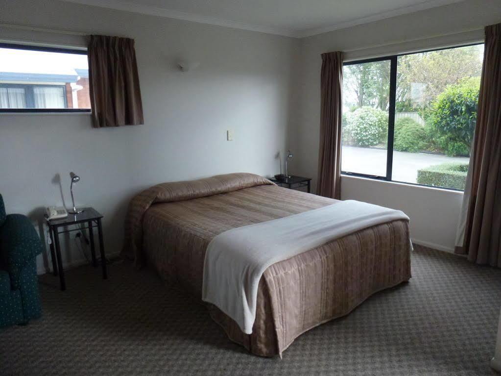 Tudor Lodge Motel Hawera Exterior foto